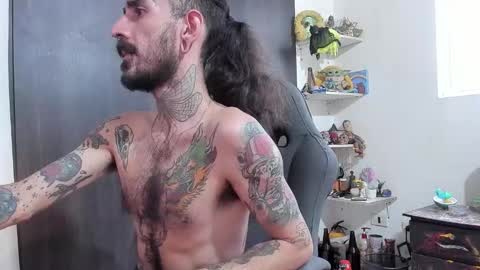 Snapshot of harry_reems_ chatting on 11/16/25, 09:42 OMAR online show from 11/16/25, 09:42