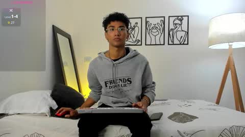 Snapshot of harrytwink18 chatting on 01/13/26, 02:00 HARRY online show from 01/13/26, 02:00