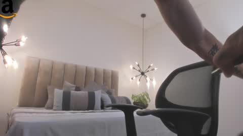 Snapshot of harryy_joness chatting on 12/08/24, 08:58 Harry Jones online show from 12/08/24, 08:58