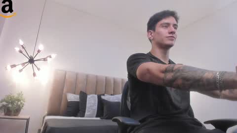 Snapshot of harryy_joness chatting on 12/13/24, 05:00 Harry Jones online show from 12/13/24, 05:00