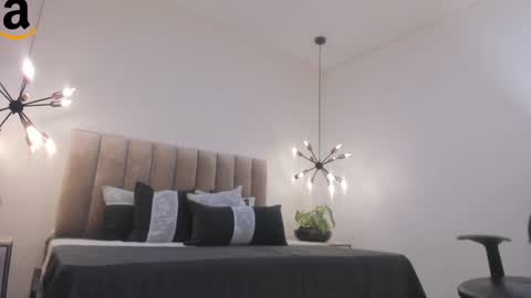 Snapshot of harryy_joness chatting on 12/15/24, 08:25 Harry Jones online show from 12/15/24, 08:25