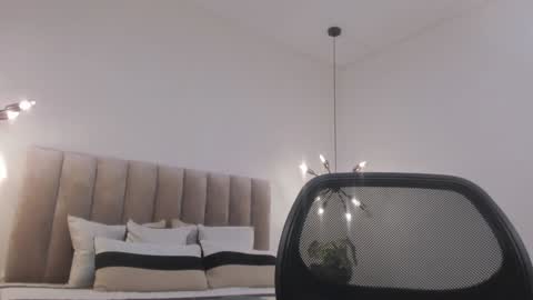 Snapshot of harryy_joness chatting on 12/21/24, 05:51 Harry Jones online show from 12/21/24, 05:51