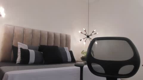 Snapshot of harryy_joness chatting on 01/08/25, 05:59 Harry Jones online show from 01/08/25, 05:59