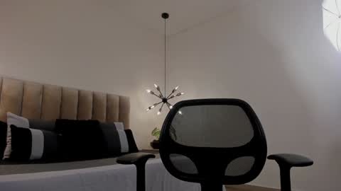 Snapshot of harryy_joness chatting on 01/09/25, 05:43 Harry Jones online show from 01/09/25, 05:43