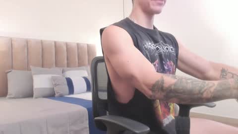 Snapshot of harryy_joness chatting on 01/31/25, 05:42 Harry Jones online show from 01/31/25, 05:42