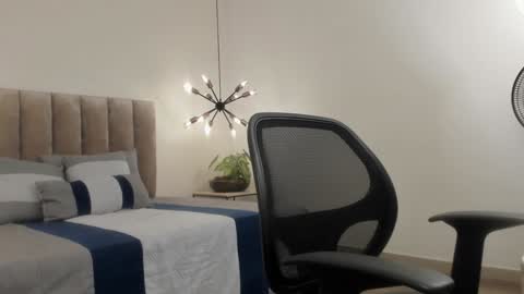 Snapshot of harryy_joness chatting on 02/01/25, 05:37 Harry Jones online show from 02/01/25, 05:37