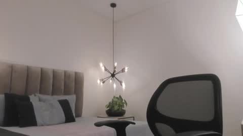 Snapshot of harryy_joness chatting on 02/16/25, 05:48 Harry Jones online show from 02/16/25, 05:48