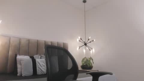 Snapshot of harryy_joness chatting on 02/18/25, 05:21 Harry Jones online show from 02/18/25, 05:21