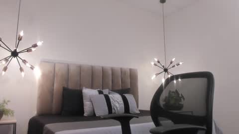 Snapshot of harryy_joness chatting on 02/19/25, 05:27 Harry Jones online show from 02/19/25, 05:27