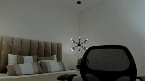 Snapshot of harryy_joness chatting on 02/27/25, 05:26 Harry Jones online show from 02/27/25, 05:26