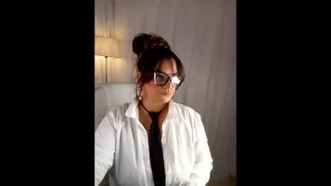 leila online show from 04/10/26, 10:20