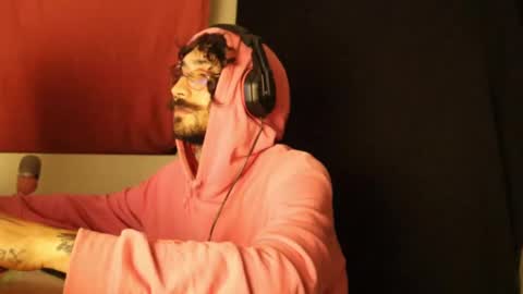 Snapshot of hatsumotokyoto chatting on 02/13/25, 12:13 More content 2 online show from 02/13/25, 12:13