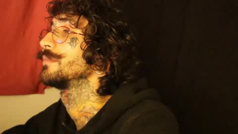 Snapshot of hatsumotokyoto chatting on 02/15/25, 04:58 More content 2 online show from 02/15/25, 04:58