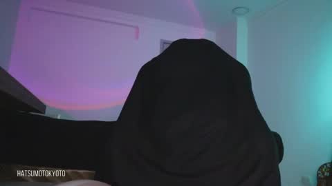 Snapshot of hatsumotokyoto chatting on 10/11/25, 05:50 More content 2 online show from 10/11/25, 05:50