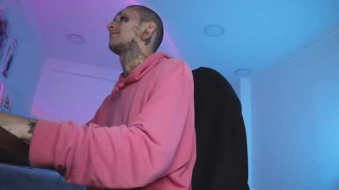 Snapshot of hatsumotokyoto chatting on 10/19/25, 03:29 More content 2 online show from 10/19/25, 03:29