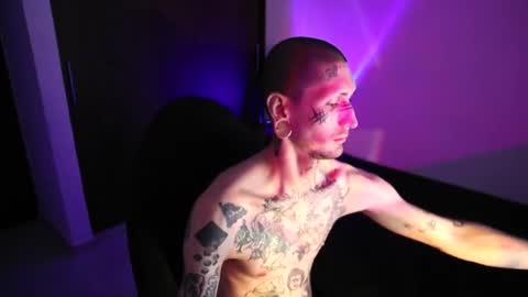 More content   2   online show from 12/18/25, 02:39