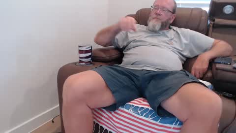 Snapshot of havebeardwilltravel3250 chatting on 09/24/25, 09:29 havebeardwilltravel3250 online show from 09/24/25, 09:29