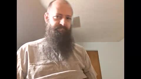 Snapshot of hawktalon007 chatting on 11/11/25, 02:06 Robert online show from 11/11/25, 02:06