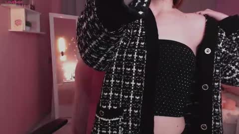 Mia online show from 01/10/26, 01:07