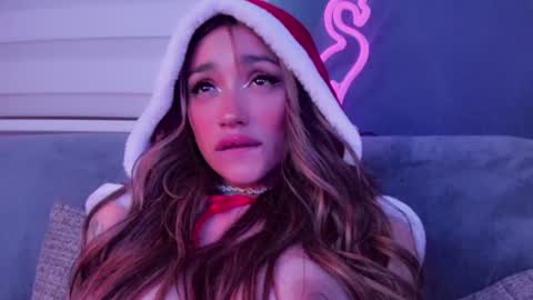 Snapshot of hazeeell chatting on 12/31/24, 08:45 Marie online show from 12/31/24, 08:45