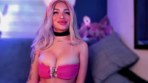 Snapshot of hazeeell chatting on 02/06/25, 08:18 Marie online show from 02/06/25, 08:18