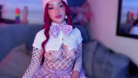 Snapshot of hazeeell chatting on 02/10/25, 07:15 Marie online show from 02/10/25, 07:15