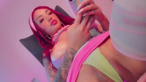 Snapshot of hazeeell chatting on 02/21/25, 09:24 Marie online show from 02/21/25, 09:24