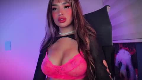 Snapshot of hazeeell chatting on 03/06/25, 02:30 Marie online show from 03/06/25, 02:30