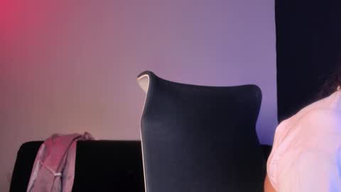 Snapshot of hazeeell chatting on 09/10/25, 05:18 Marie online show from 09/10/25, 05:18