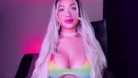 Snapshot of hazeeell chatting on 10/04/25, 12:52 Marie online show from 10/04/25, 12:52