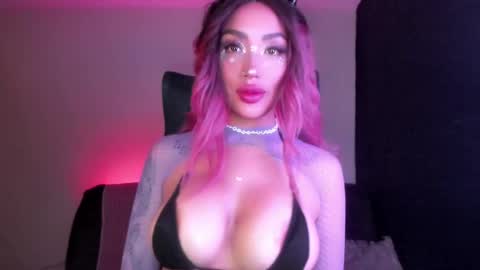 Snapshot of hazeeell chatting on 10/16/25, 03:35 Marie online show from 10/16/25, 03:35