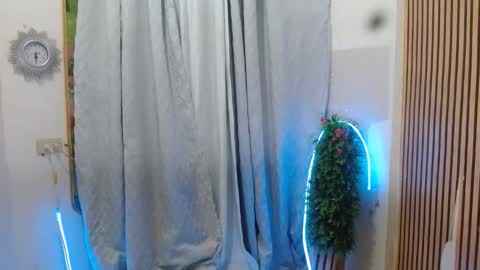 Snapshot of hazel_joy chatting on 10/13/25, 04:18 hazel_joy online show from 10/13/25, 04:18