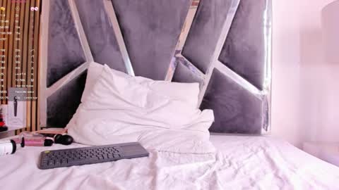  Hazel  online show from 02/17/25, 03:53