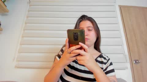 Snapshot of hazel_shy chatting on 02/06/25, 06:46 Im Hazel online show from 02/06/25, 06:46