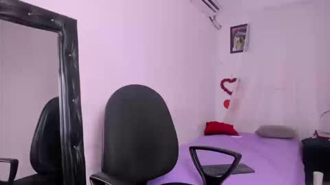 hazel_slim_ online show from 03/12/26, 04:35