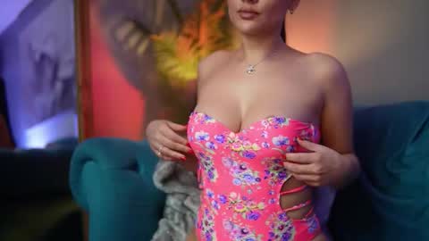 Snapshot of hazelgalaxy chatting on 11/30/25, 07:18 Hazel online show from 11/30/25, 07:18