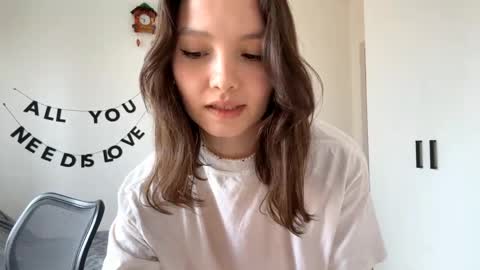 Kira online show from 04/23/26, 12:29