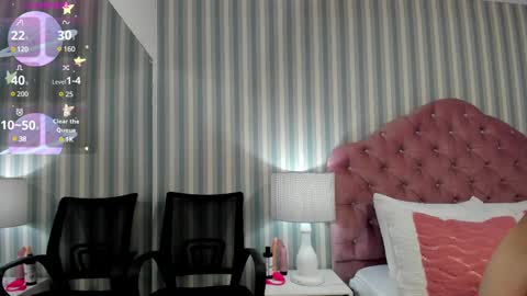 HazelMoret online show from 03/04/25, 11:51