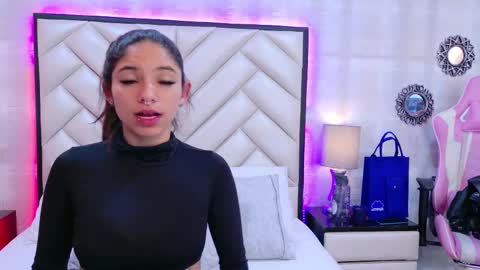 HazelMoret online show from 09/19/25, 11:33