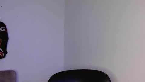 hazlan_420 online show from 12/23/25, 07:17