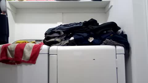 Snapshot of hdrsh08 chatting on 11/27/25, 07:27 hdrsh08 online show from 11/27/25, 07:27