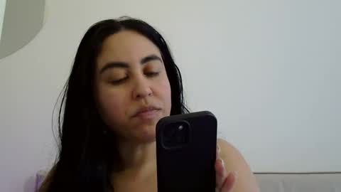 Snapshot of heatwavee chatting on 12/02/24, 02:19 heatwavee online show from 12/02/24, 02:19