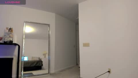 Snapshot of heaveniabb chatting on 01/30/25, 04:06 Helen online show from 01/30/25, 04:06