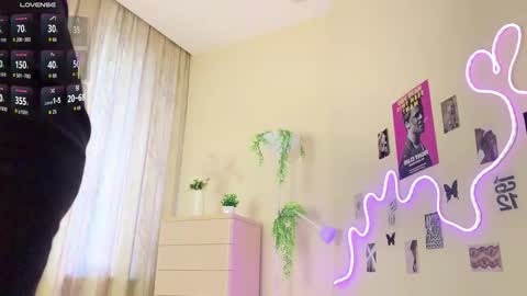 Snapshot of heavenmoth chatting on 02/17/26, 01:18 heavenmoth online show from 02/17/26, 01:18