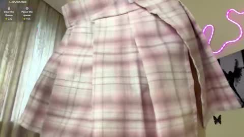 Snapshot of heavenmoth chatting on 02/23/26, 01:19 heavenmoth online show from 02/23/26, 01:19