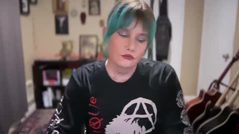 Snapshot of heavensentttt chatting on 12/02/24, 09:24 Saoirse online show from 12/02/24, 09:24