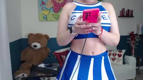 Snapshot of hebelongs2her chatting on 06/15/26, 07:38 hebelongs2her online show from 06/15/26, 07:38
