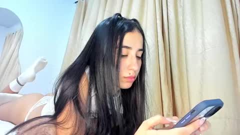Snapshot of hebenix chatting on 02/12/25, 12:05 Alejandra online show from 02/12/25, 12:05