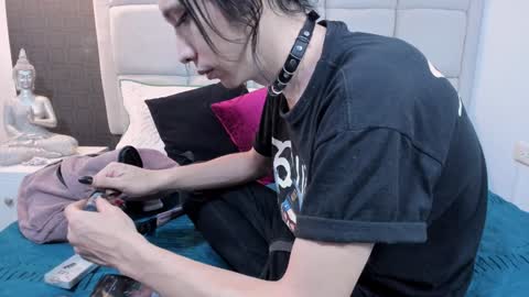 Snapshot of hecate1_ chatting on 01/21/25, 08:00 Keira Hecate online show from 01/21/25, 08:00