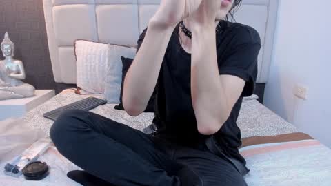 Snapshot of hecate1_ chatting on 02/04/25, 07:44 Keira Hecate online show from 02/04/25, 07:44